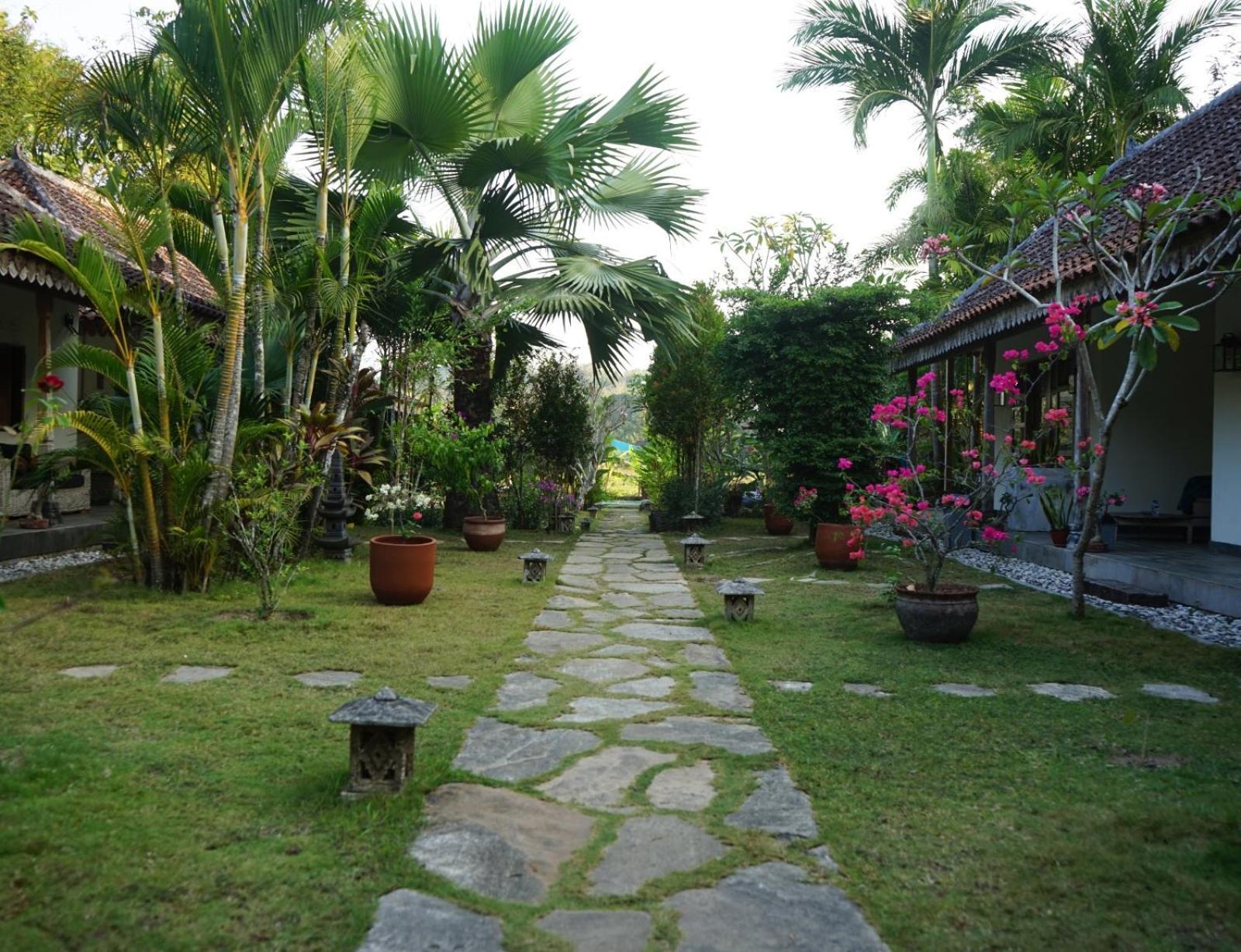 Hotel Blue Garden Yogyakarta Bangunjiwo Exterior foto
