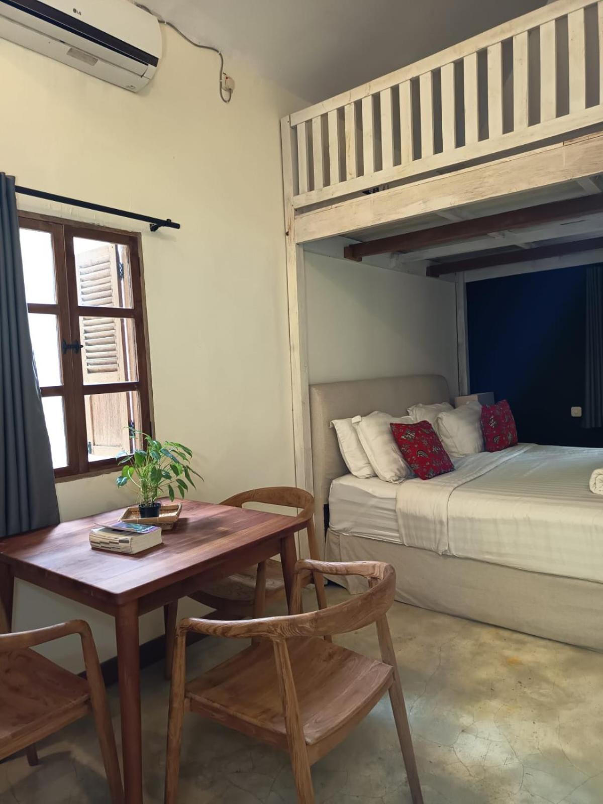 Hotel Blue Garden Yogyakarta Bangunjiwo Exterior foto