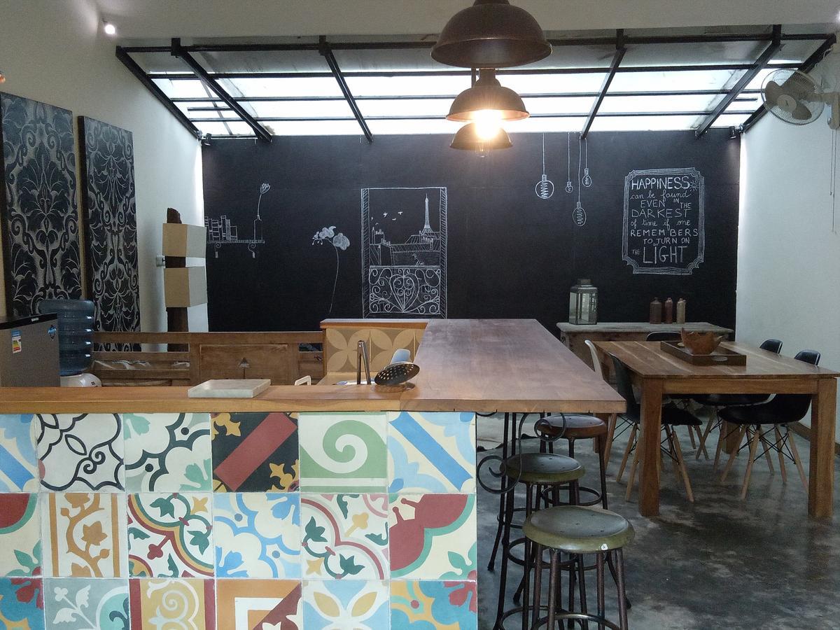 Hotel Blue Garden Yogyakarta Bangunjiwo Exterior foto